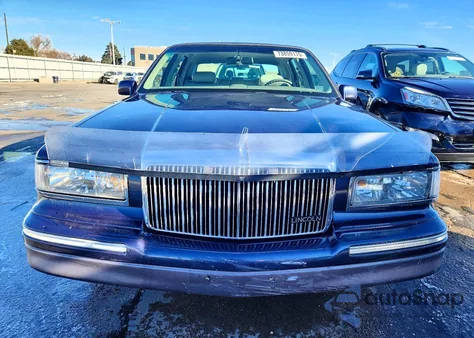 1997 Lincoln Town Car Signature из США, поврежденный, VIN 1LNLM82W7VY640468